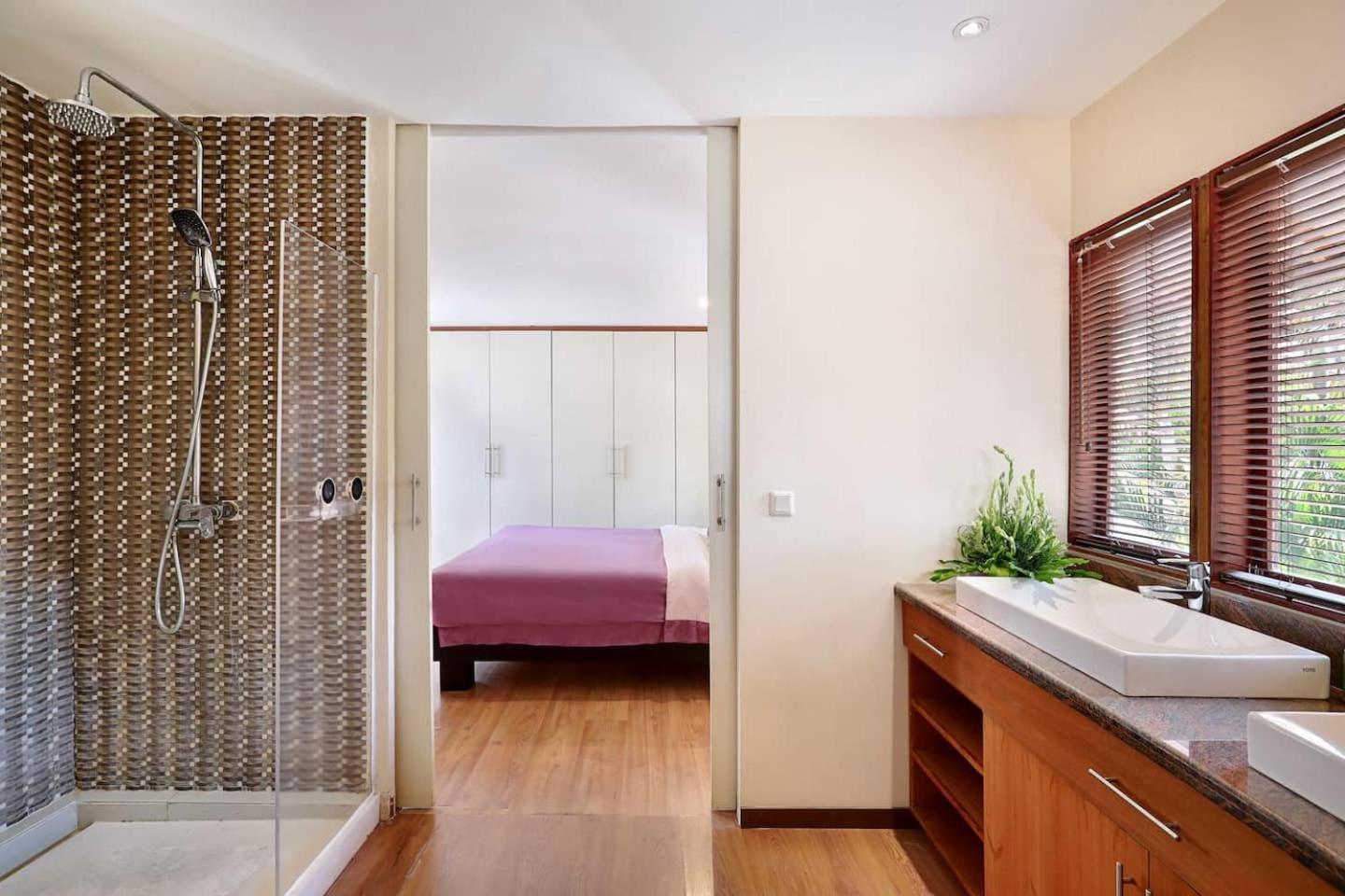 Super Value 4 Bedroom, Walk To Bintang Supermarket Семиньяк Экстерьер фото