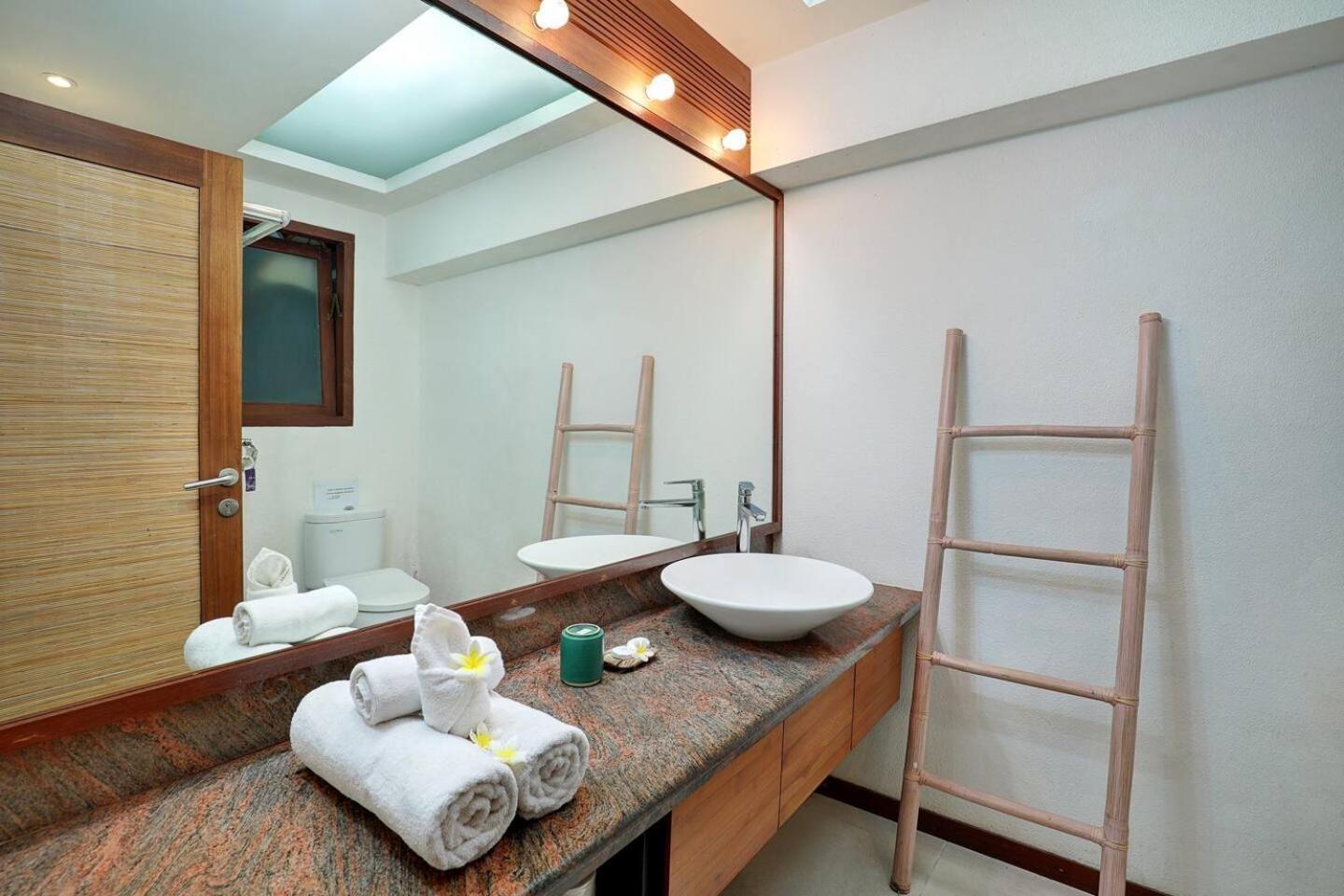 Super Value 4 Bedroom, Walk To Bintang Supermarket Семиньяк Экстерьер фото