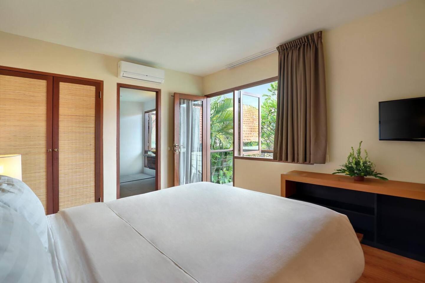 Super Value 4 Bedroom, Walk To Bintang Supermarket Семиньяк Экстерьер фото