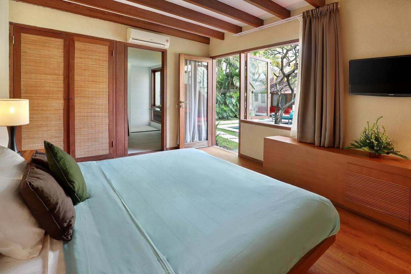Super Value 4 Bedroom, Walk To Bintang Supermarket Семиньяк Экстерьер фото