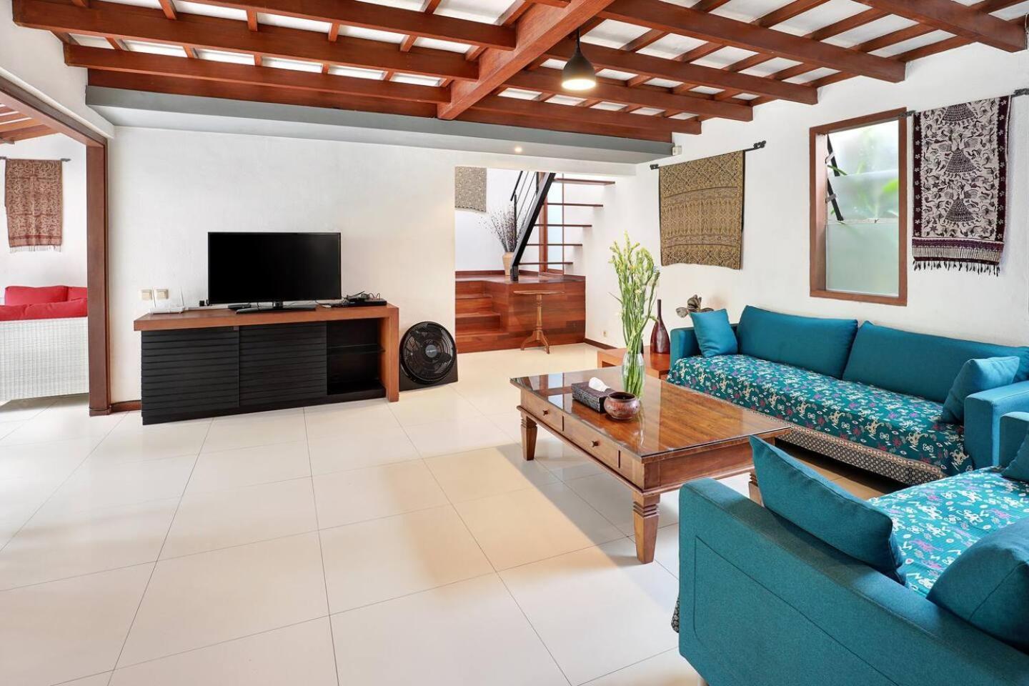 Super Value 4 Bedroom, Walk To Bintang Supermarket Семиньяк Экстерьер фото