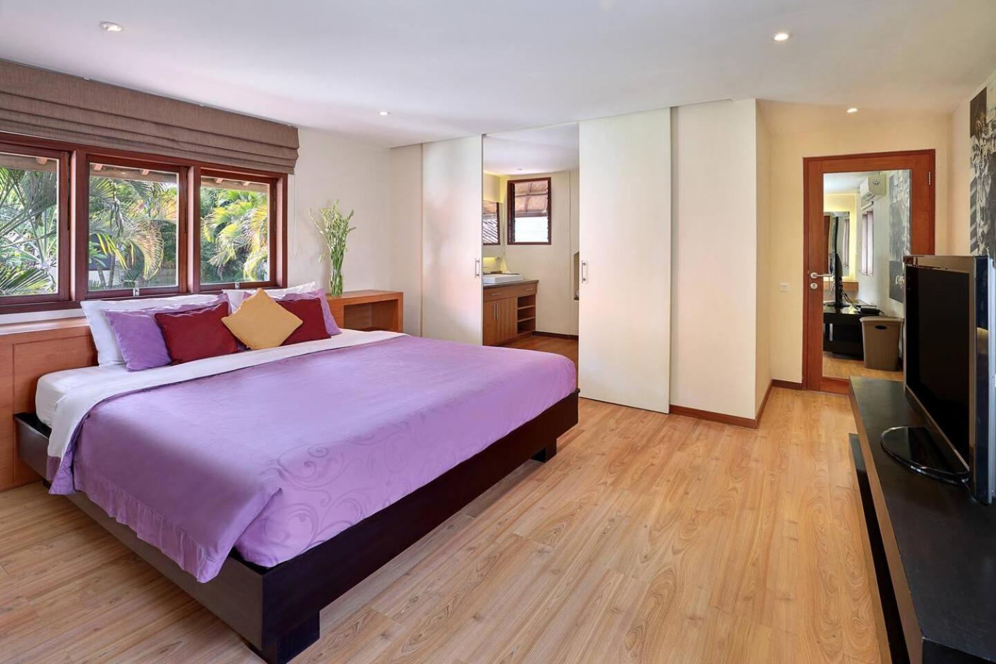 Super Value 4 Bedroom, Walk To Bintang Supermarket Семиньяк Экстерьер фото